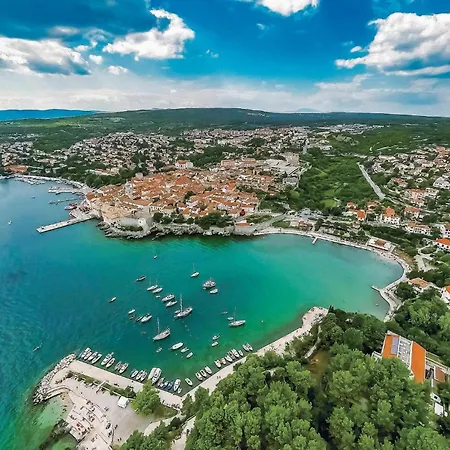 2 Bedroom Beautiful In Vrbnik (Primorje-Gorski Kotar)