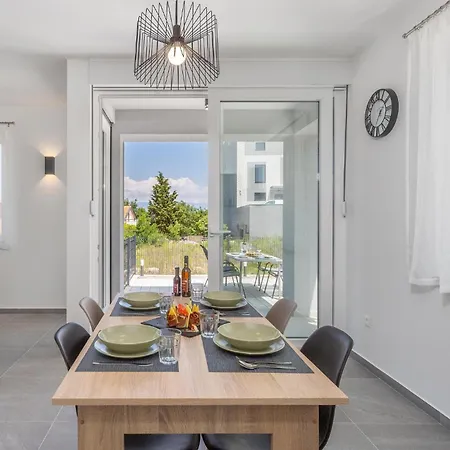 2 Bedroom Beautiful In