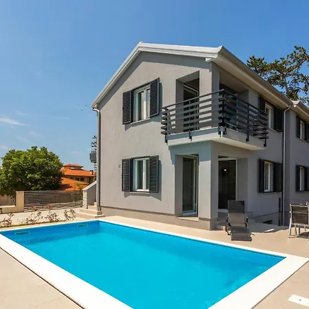 Apartment 2 Bedroom Beautiful In
