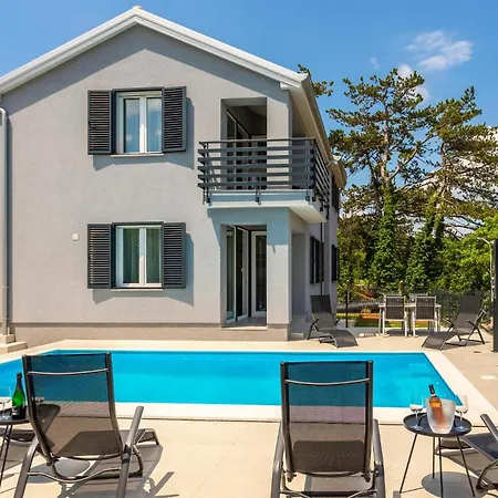 2 Bedroom Beautiful In Vrbnik (Primorje-Gorski Kotar)