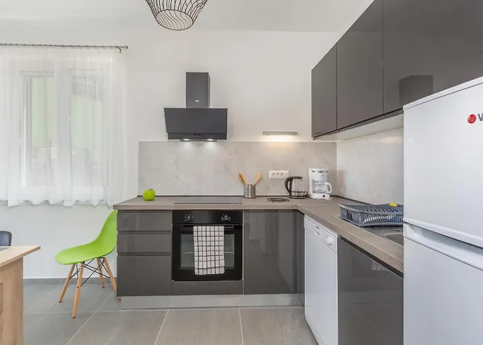 2 Bedroom Beautiful In Vrbnik