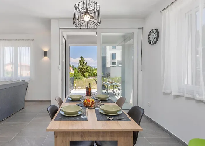 2 Bedroom Beautiful In