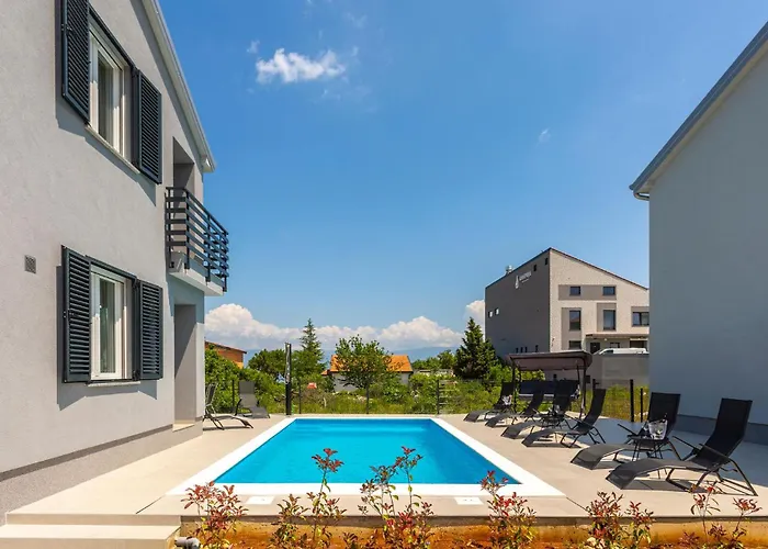 Apartman 2 Bedroom Beautiful In *