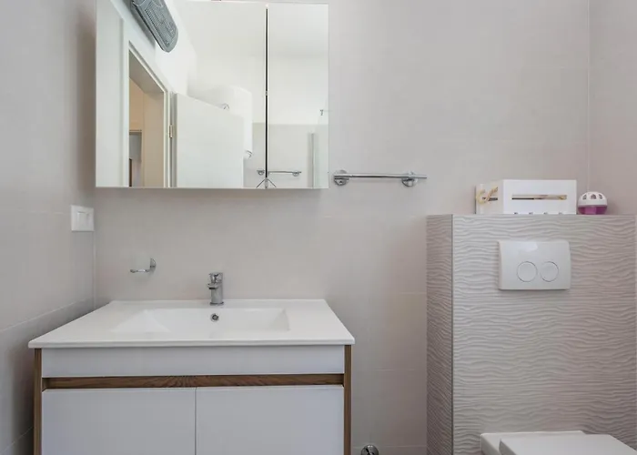 Apartman 2 Bedroom Beautiful In Vrbnik