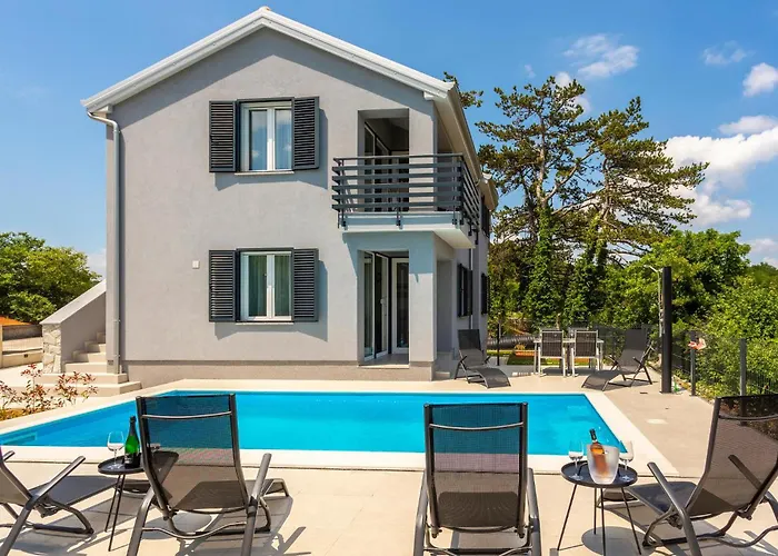 2 Bedroom Beautiful In Vrbnik
