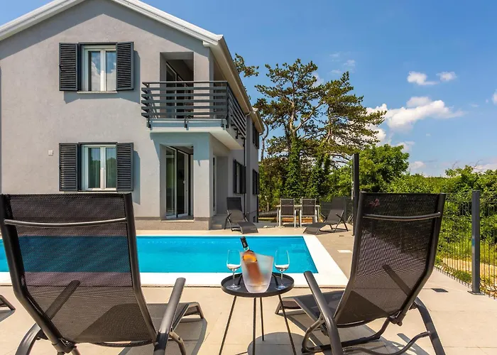 2 Bedroom Beautiful In Apartman Vrbnik