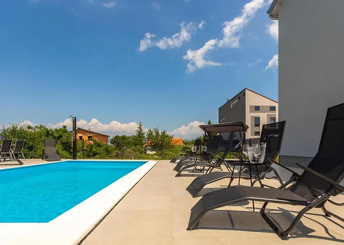 2 Bedroom Beautiful In Lejlighed Vrbnik (Primorje-Gorski Kotar)
