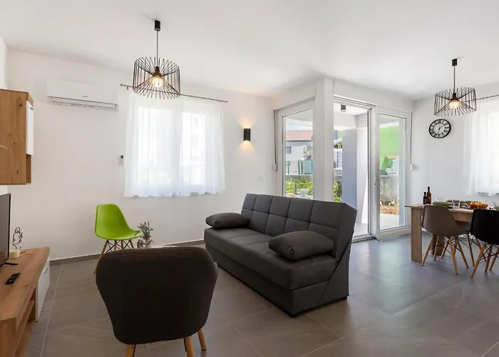 2 Bedroom Beautiful In *